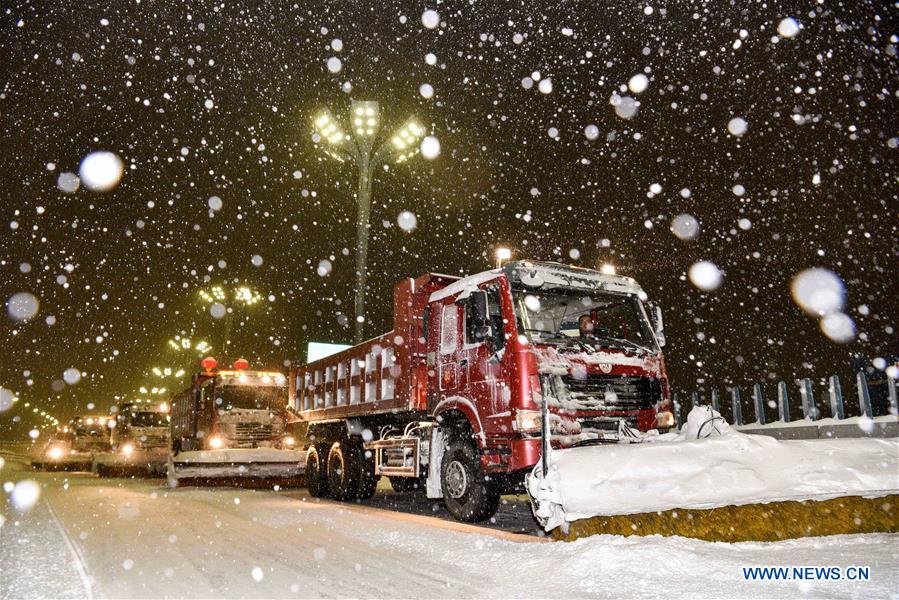 CHINA-XINJIANG-URUMQI-SNOWFALL (CN)