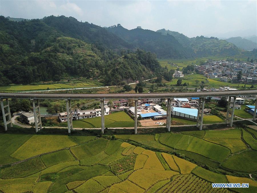 CHINA-GUIZHOU-EXPRESSWAY-SCENERY (CN)