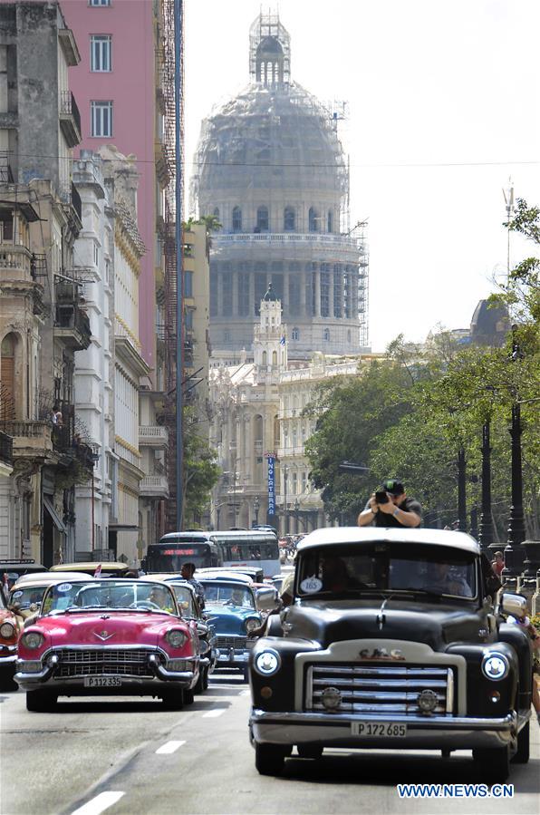 CUBA-HAVANA-VINTAGE CARS