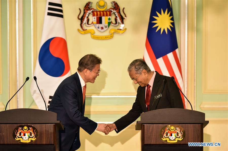 MALAYSIA-PUTRAJAYA-SOUTH KOREA-MOON JAE-IN-VISIT