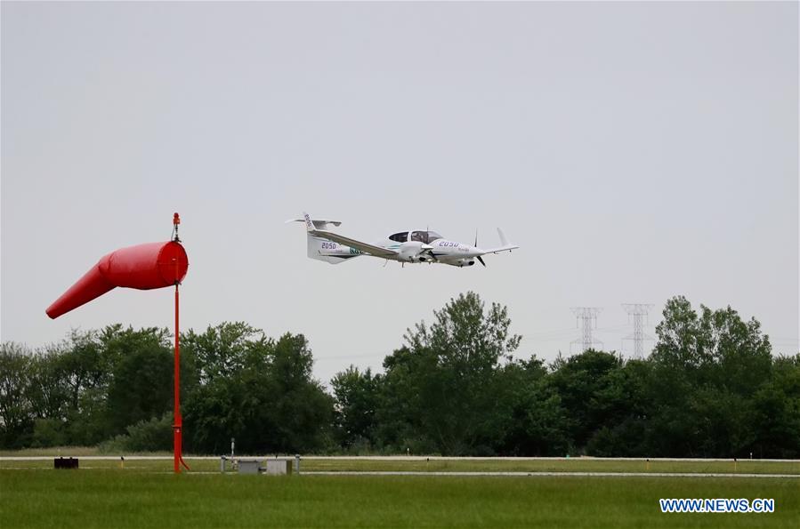 U.S.-CHICAGO-CHINESE MAN-AROUND-THE-WORLD FLIGHT-FINISH