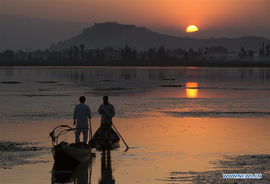 KASHMIR-SRINAGAR-SUNSET-DAILY LIFE