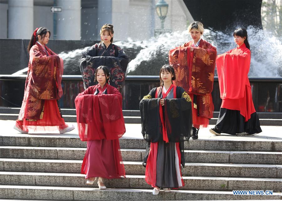 U.S.-NEW YORK-CHINESE COSTUME SHOW