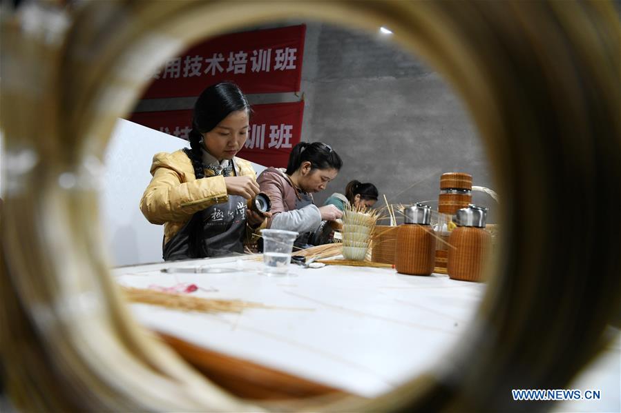 (FOCUS)CHINA-GUIZHOU-CHISHUI-BAMBOO WEAVING-CRAFTSWOMAN-TRAINING CENTER (CN)