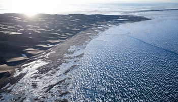 Amazing scenery of ice floating on Qinghai Lake in NW China