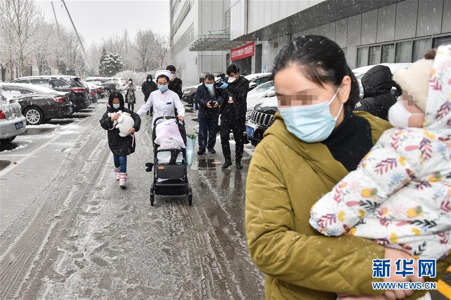 （聚焦疫情防控·图文互动）（4）“等奇奇长大了，一定带她再来北京”——北京9个月患儿出院记