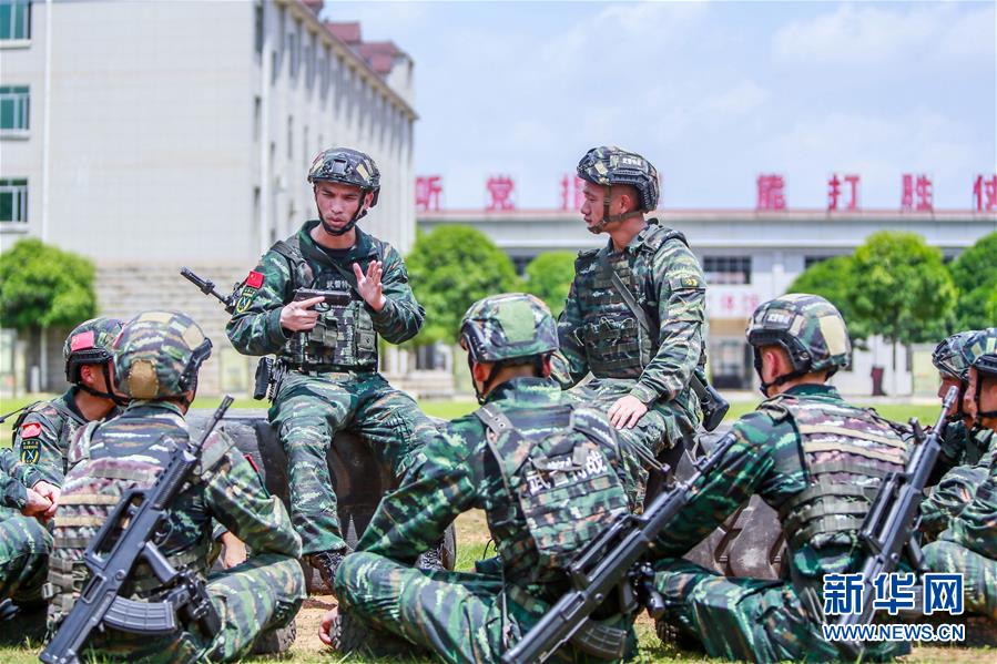 （图文互动）（1）袁木轩：争当一名能打仗的优秀军人